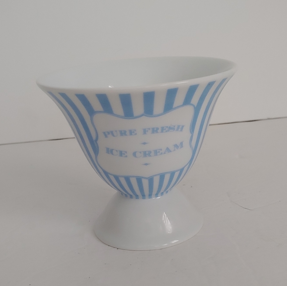 Robert Gordon Australia. Dessert dish cup.